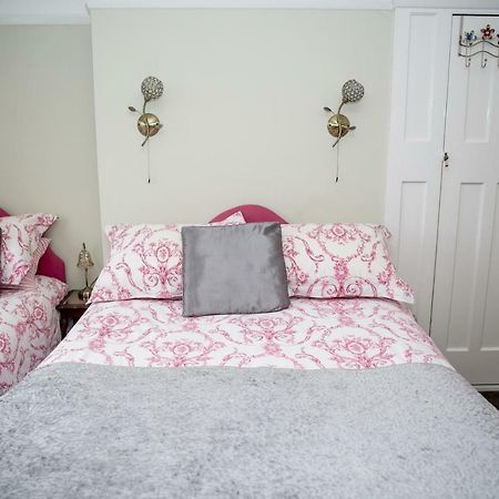 Bay Tree House Bed & Breakfast Барнет Екстериор снимка