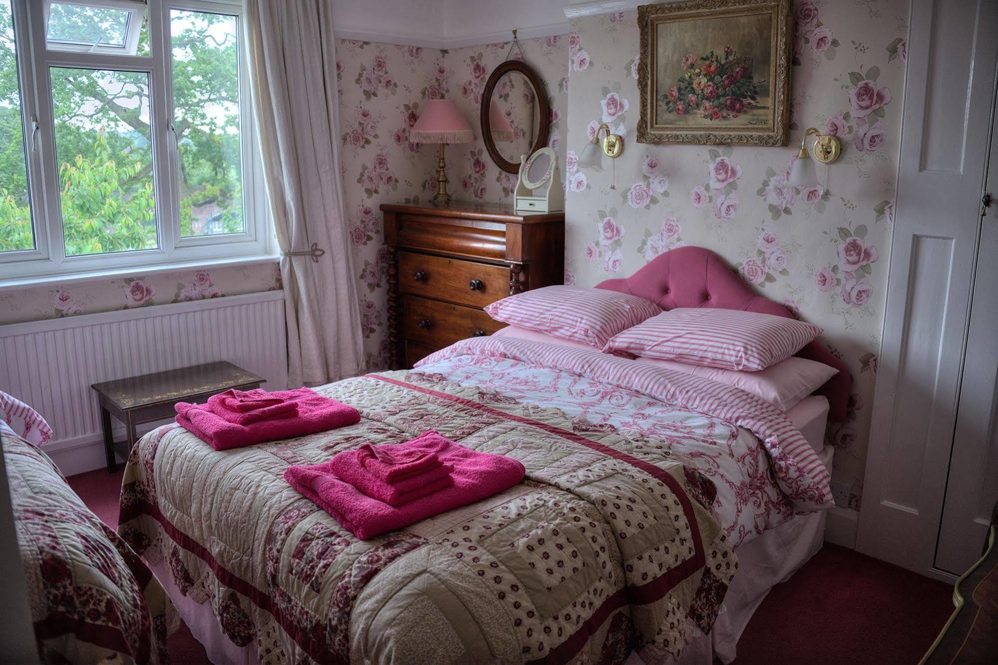 Bay Tree House Bed & Breakfast Барнет Екстериор снимка