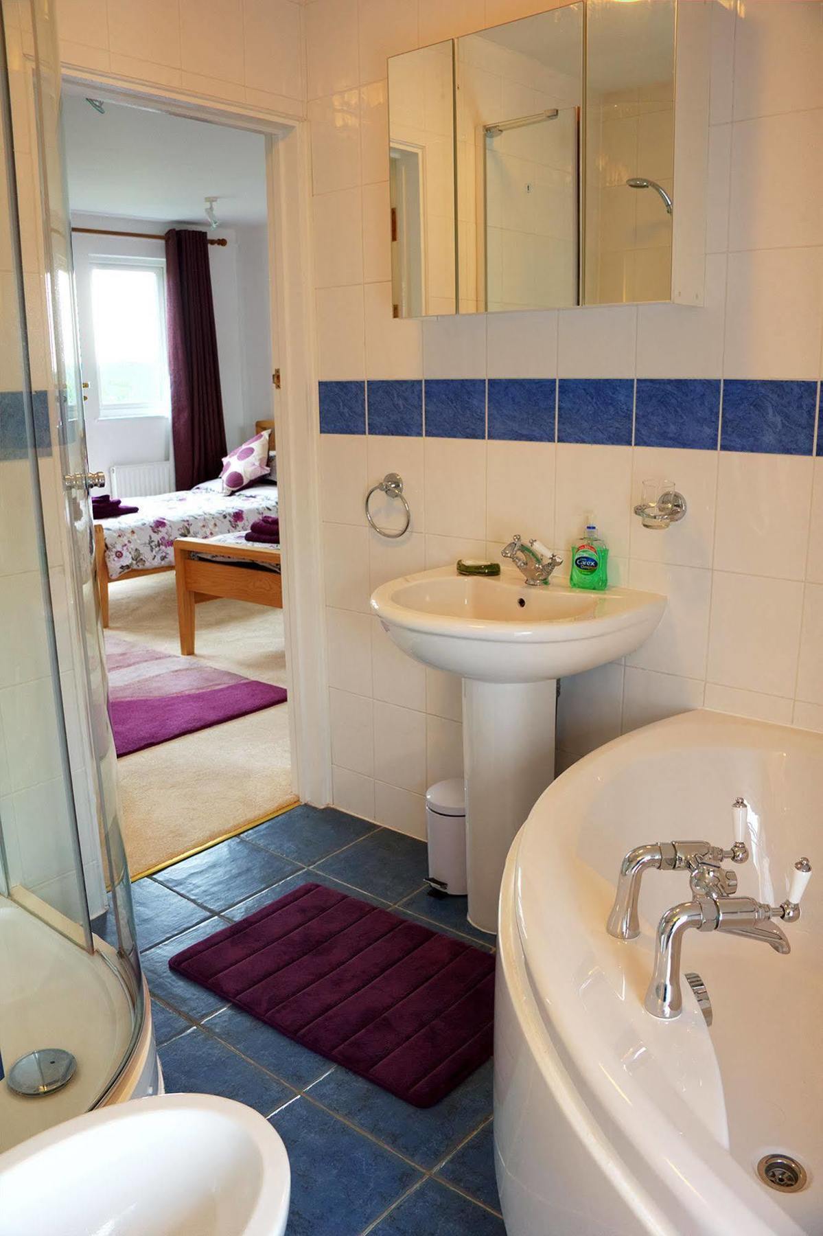 Bay Tree House Bed & Breakfast Барнет Екстериор снимка