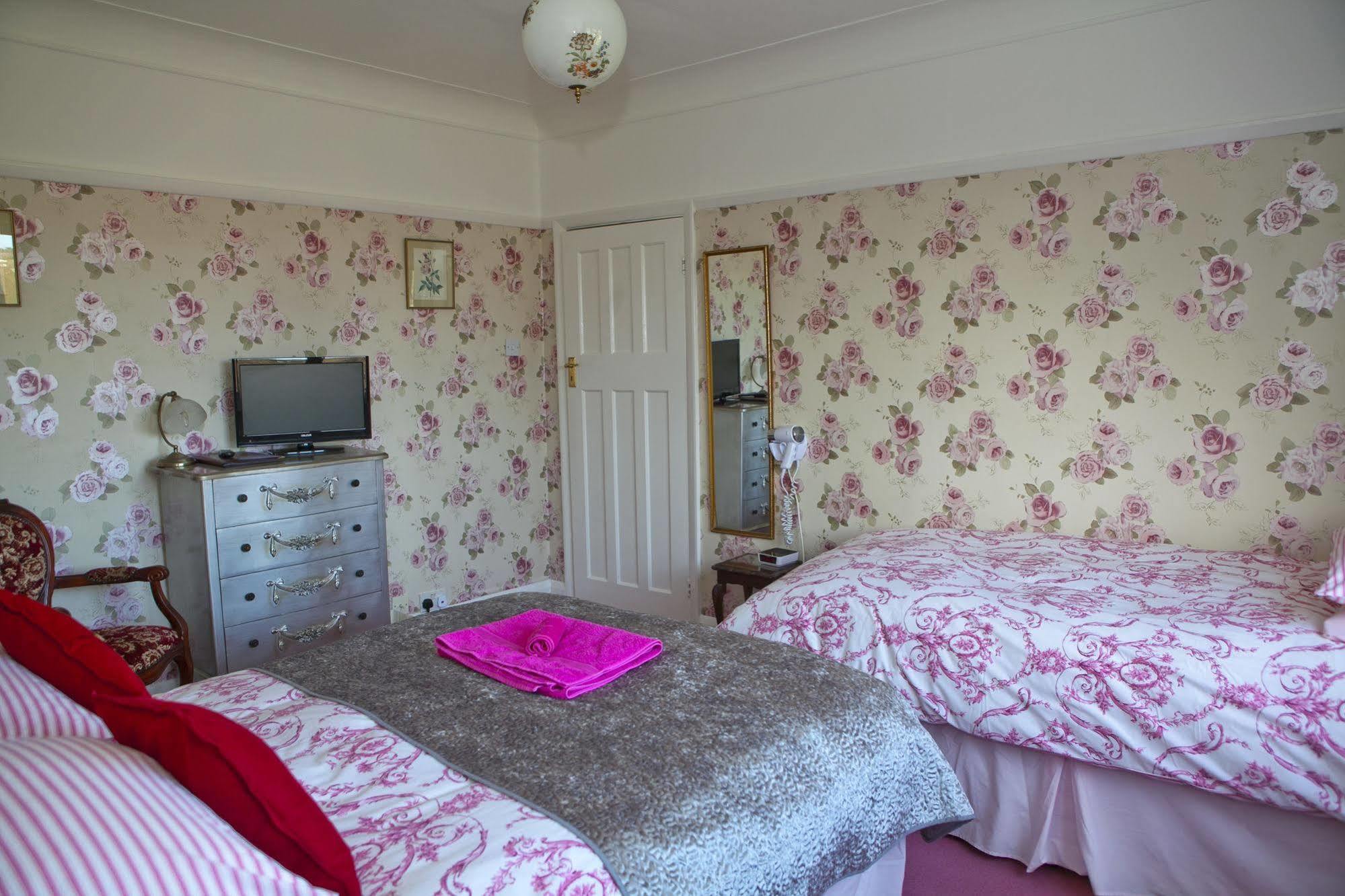 Bay Tree House Bed & Breakfast Барнет Екстериор снимка