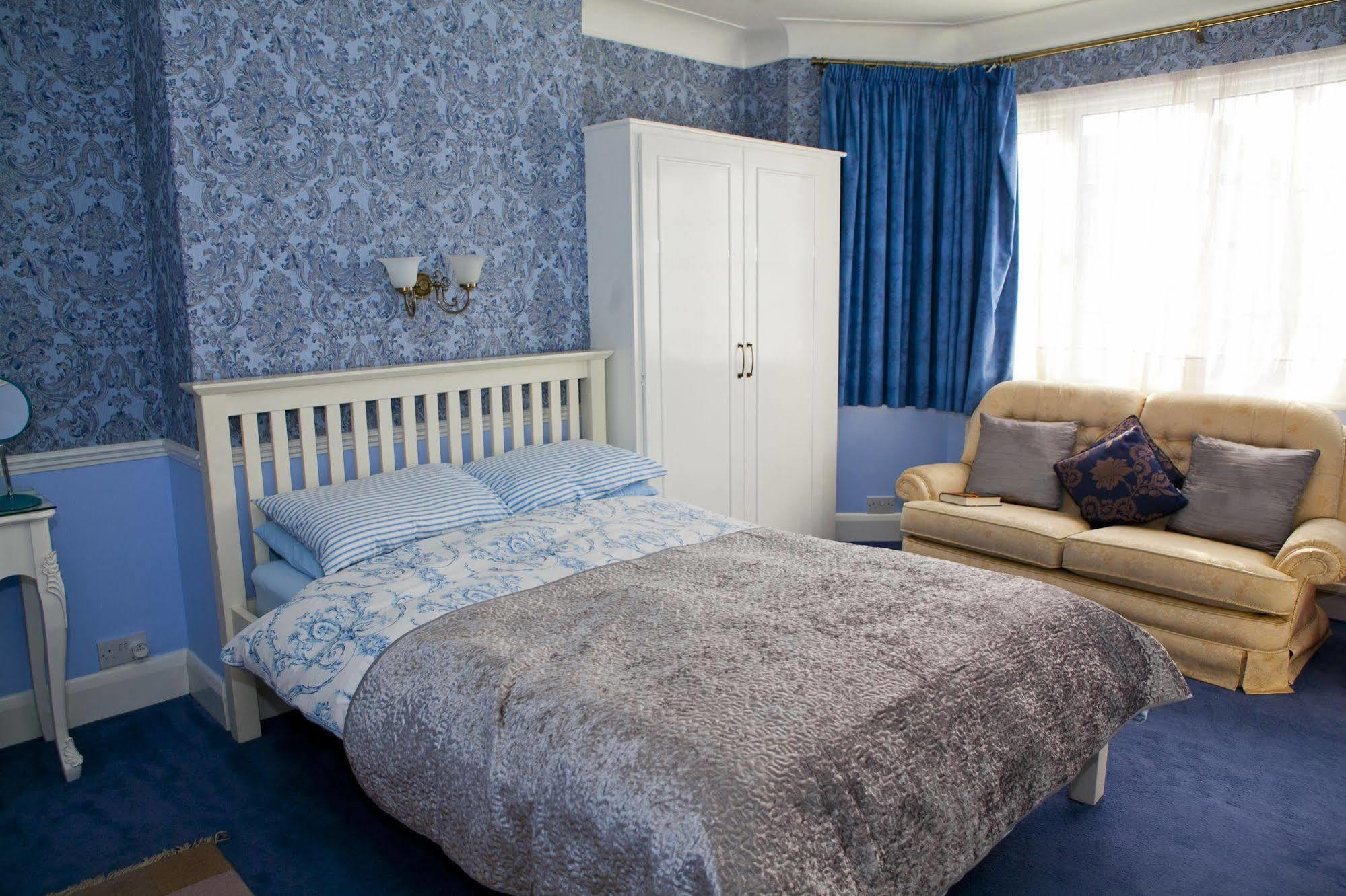 Bay Tree House Bed & Breakfast Барнет Екстериор снимка