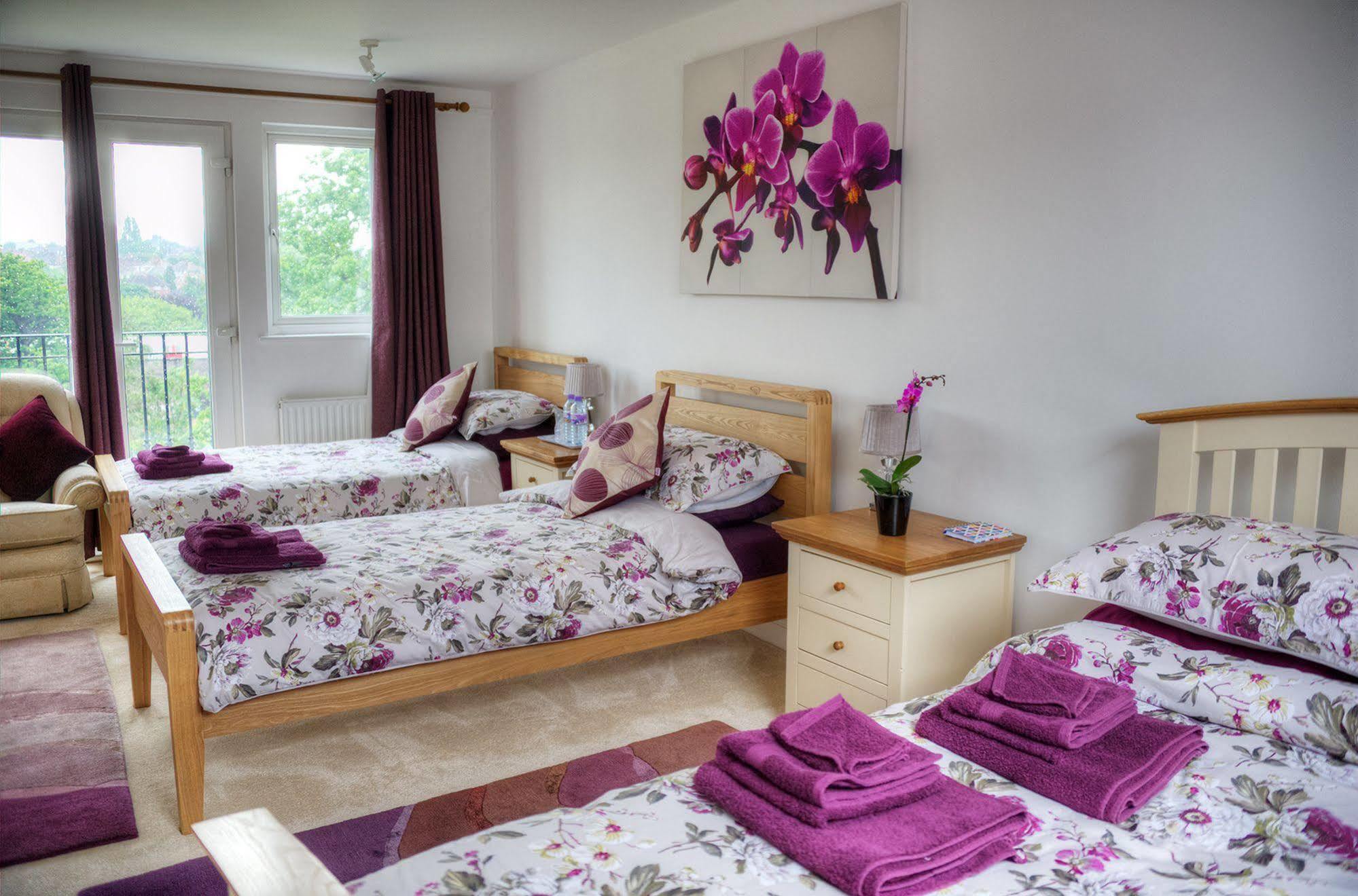 Bay Tree House Bed & Breakfast Барнет Екстериор снимка
