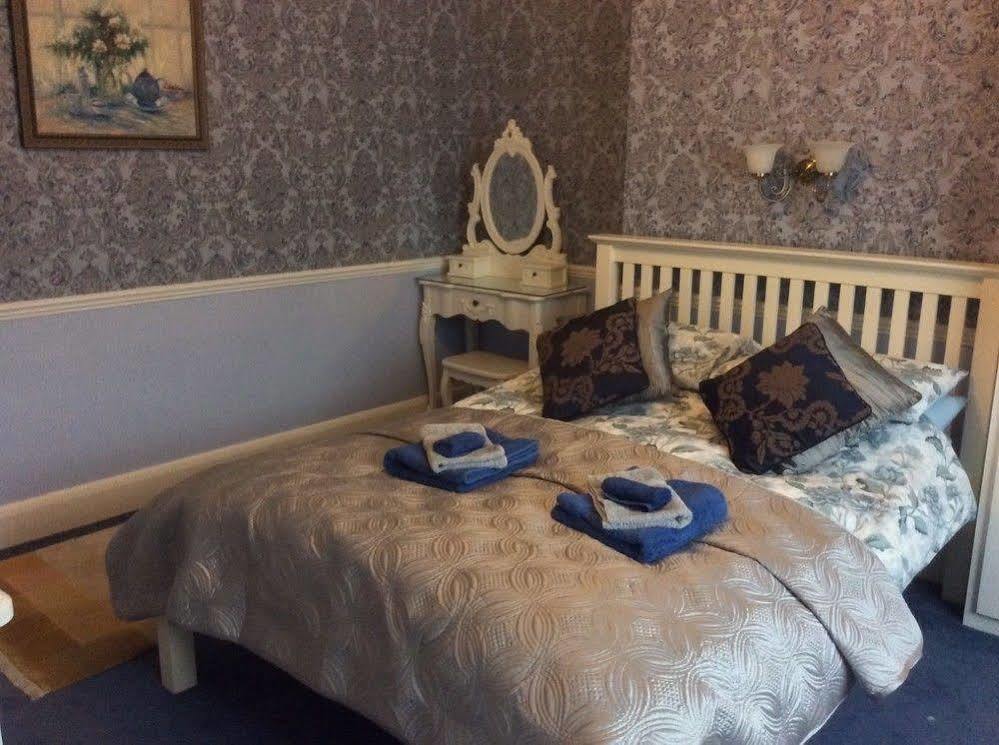 Bay Tree House Bed & Breakfast Барнет Екстериор снимка