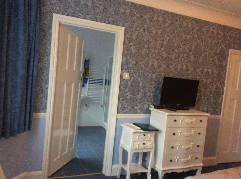 Bay Tree House Bed & Breakfast Барнет Екстериор снимка