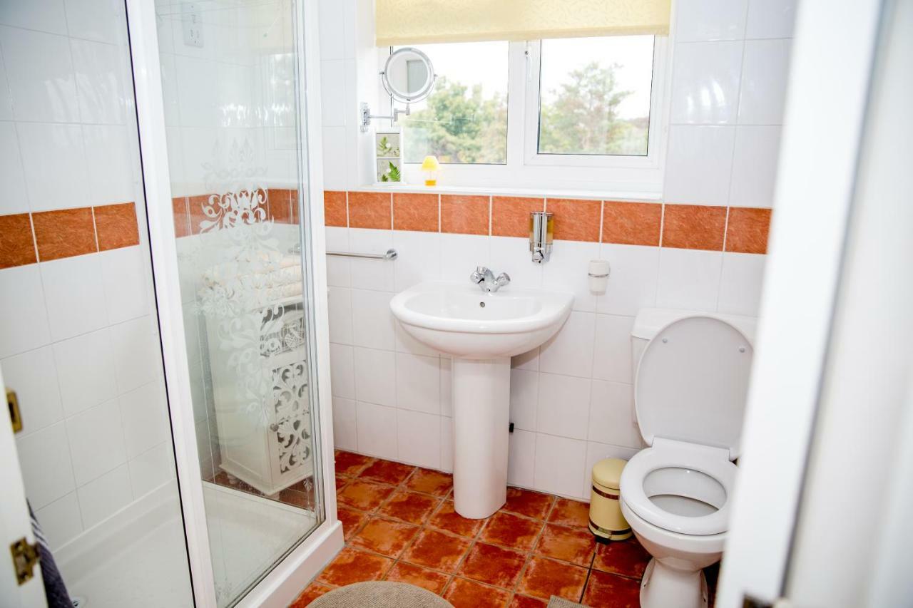 Bay Tree House Bed & Breakfast Барнет Екстериор снимка