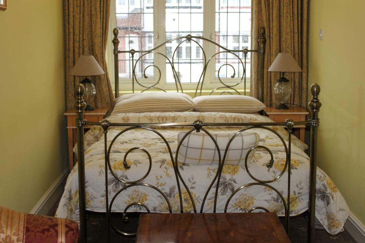 Bay Tree House Bed & Breakfast Барнет Екстериор снимка